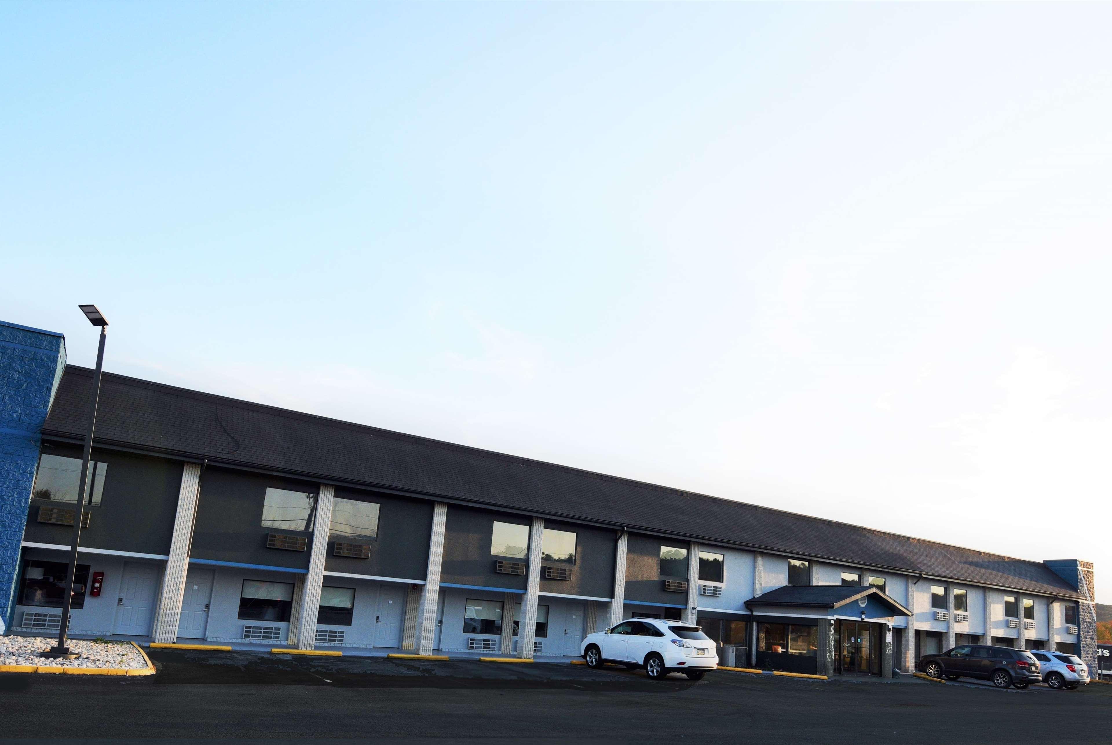 Hotel Baymont By Wyndham Pine Grove I-81 Exterior foto